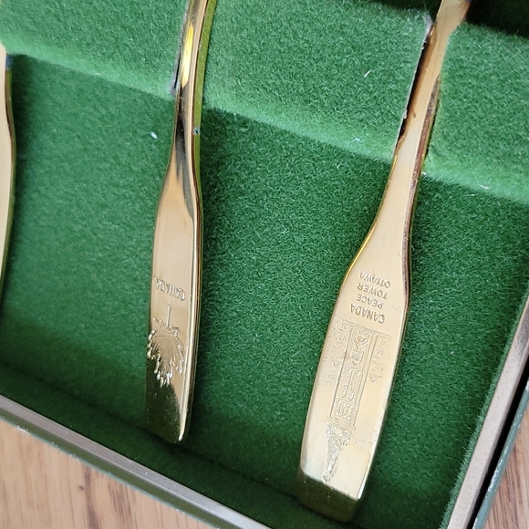 3 Golden Canada Spoons - Picture 4 of 7